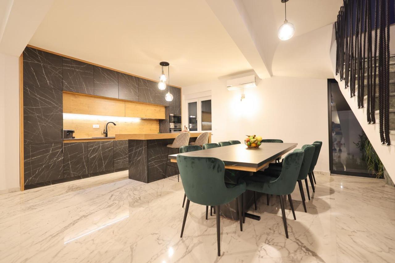 Rhapsody In Green - Luxury Villa In Zadar Crno Kültér fotó