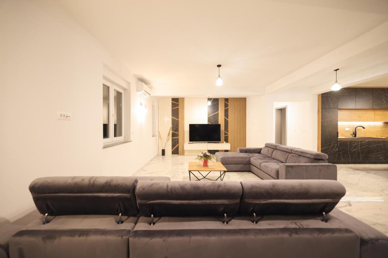 Rhapsody In Green - Luxury Villa In Zadar Crno Kültér fotó