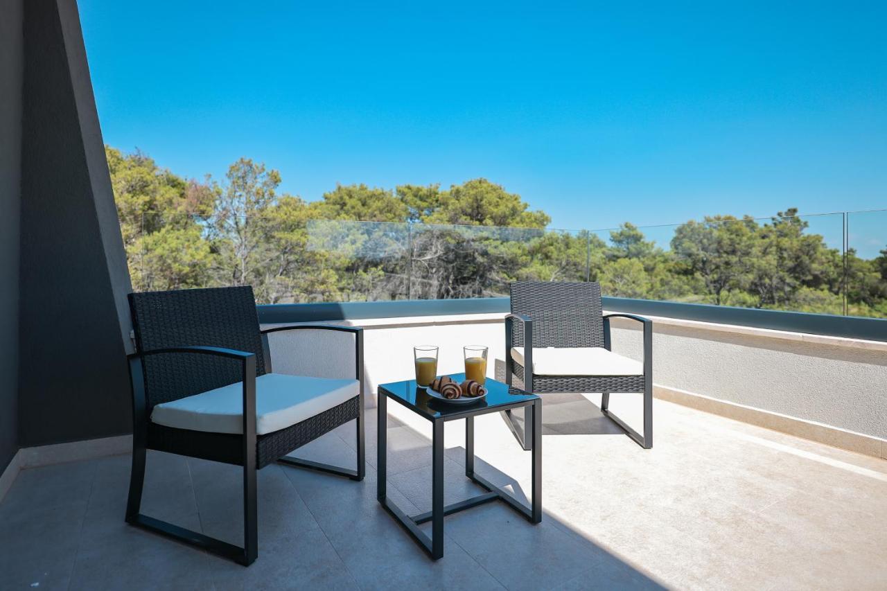 Rhapsody In Green - Luxury Villa In Zadar Crno Kültér fotó